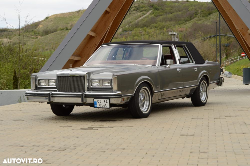 Lincoln Town Car - 5
