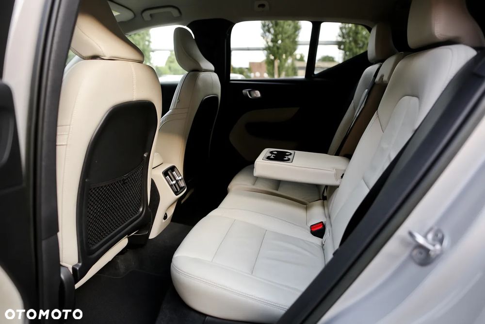 Volvo XC 40 B4 AWD Ultimate Bright - 21