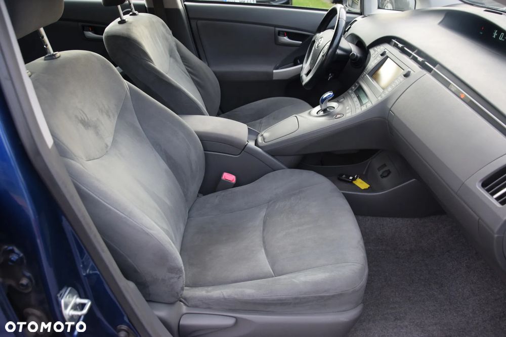 Toyota Prius (Hybrid) Comfort - 4