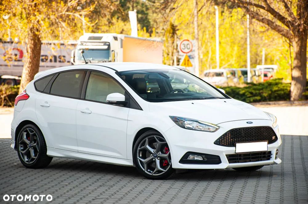 Ford Focus 2.0 TDCi ST mit Leder-Exclusiv-Paket - 3