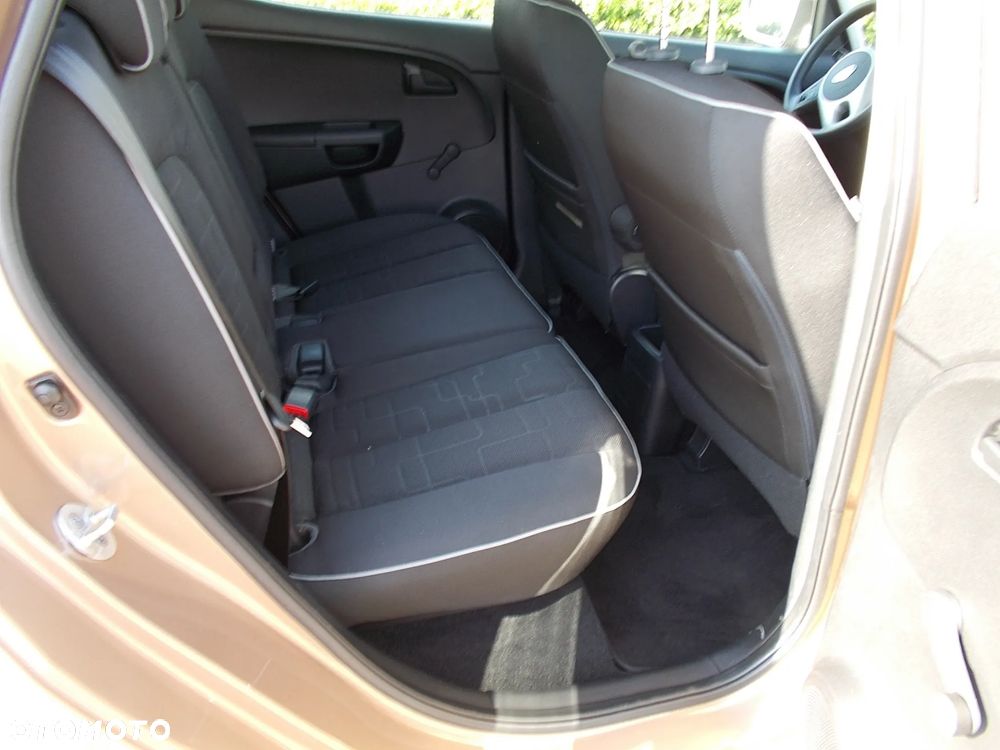 Kia Venga - 19