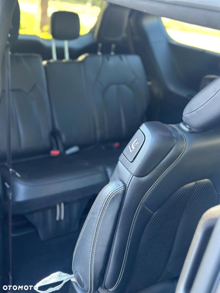 Chrysler Pacifica - 18