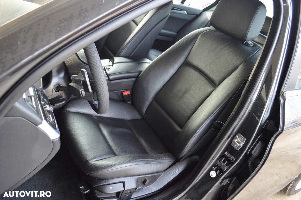 BMW Seria 5 520i Aut. Luxury Line - 15