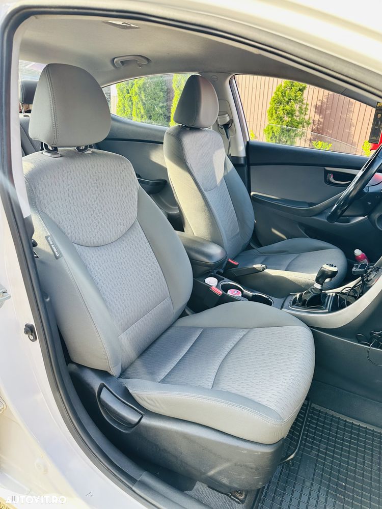 Hyundai Elantra 1.6 MPi - 4