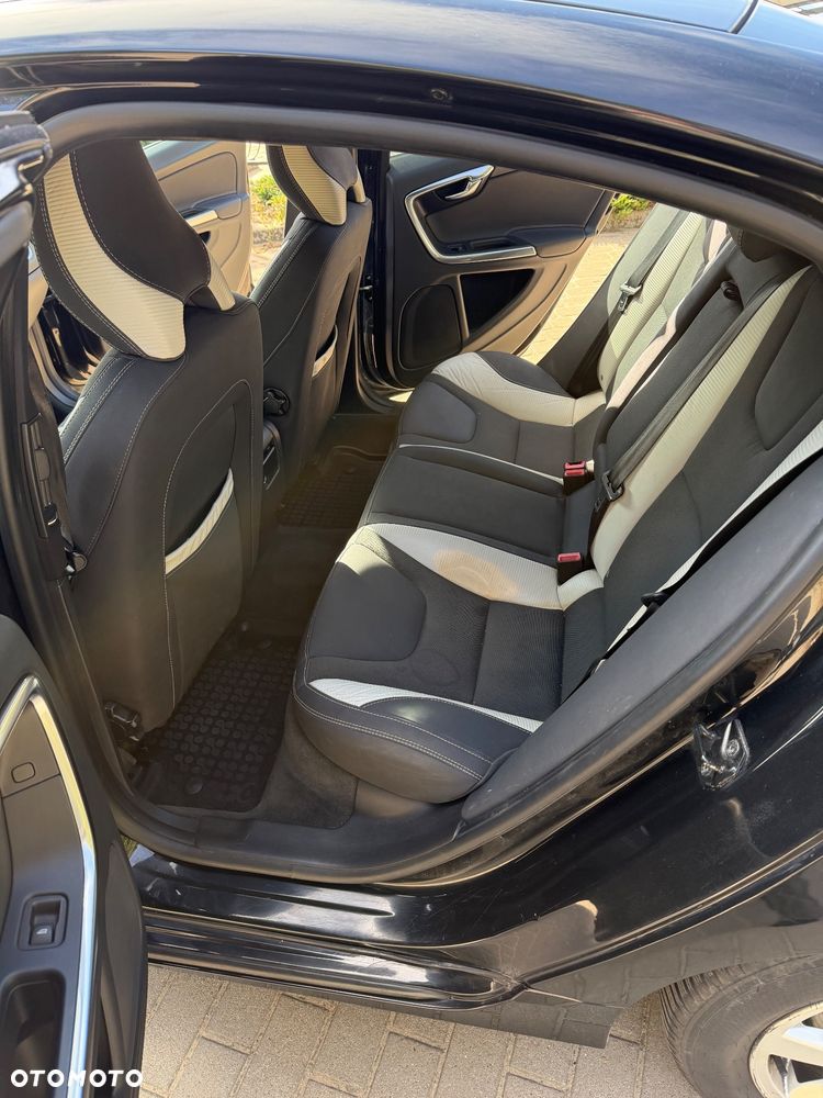Volvo S60 D3 R-Design - 14