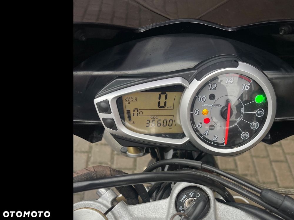 Triumph Street Triple - 11