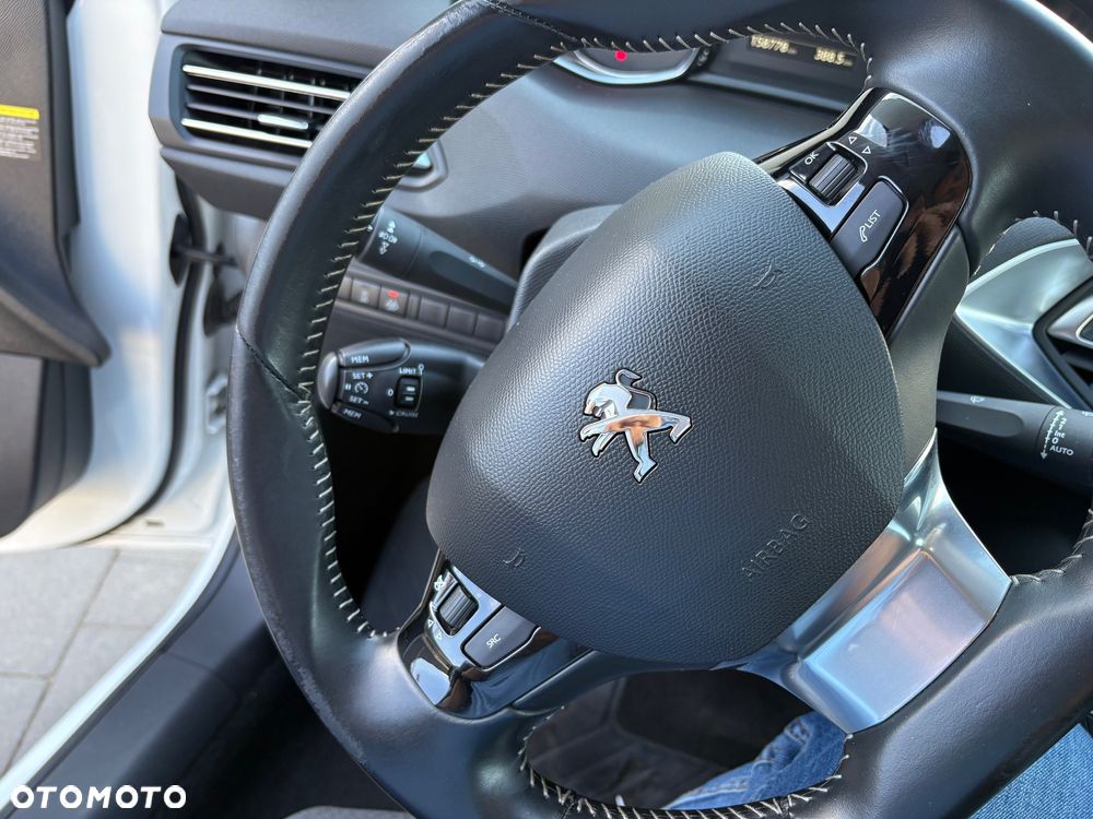 Peugeot 308 1.5 BlueHDi Allure Pack S&S - 19