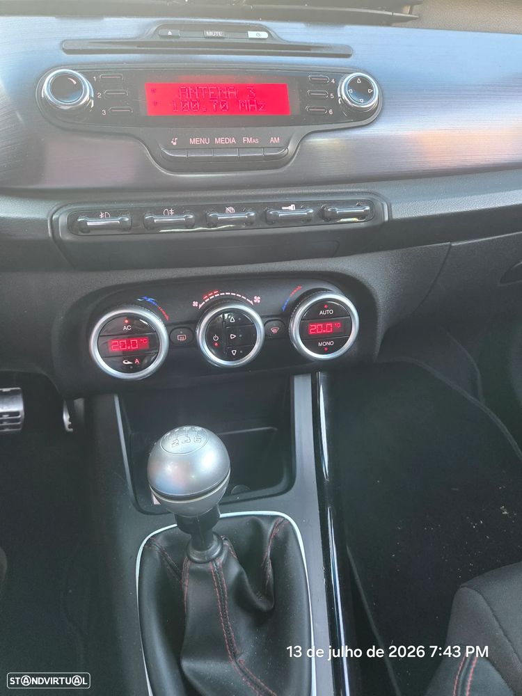 Alfa Romeo Giulietta 1.6 JTDM Distinctive - 12