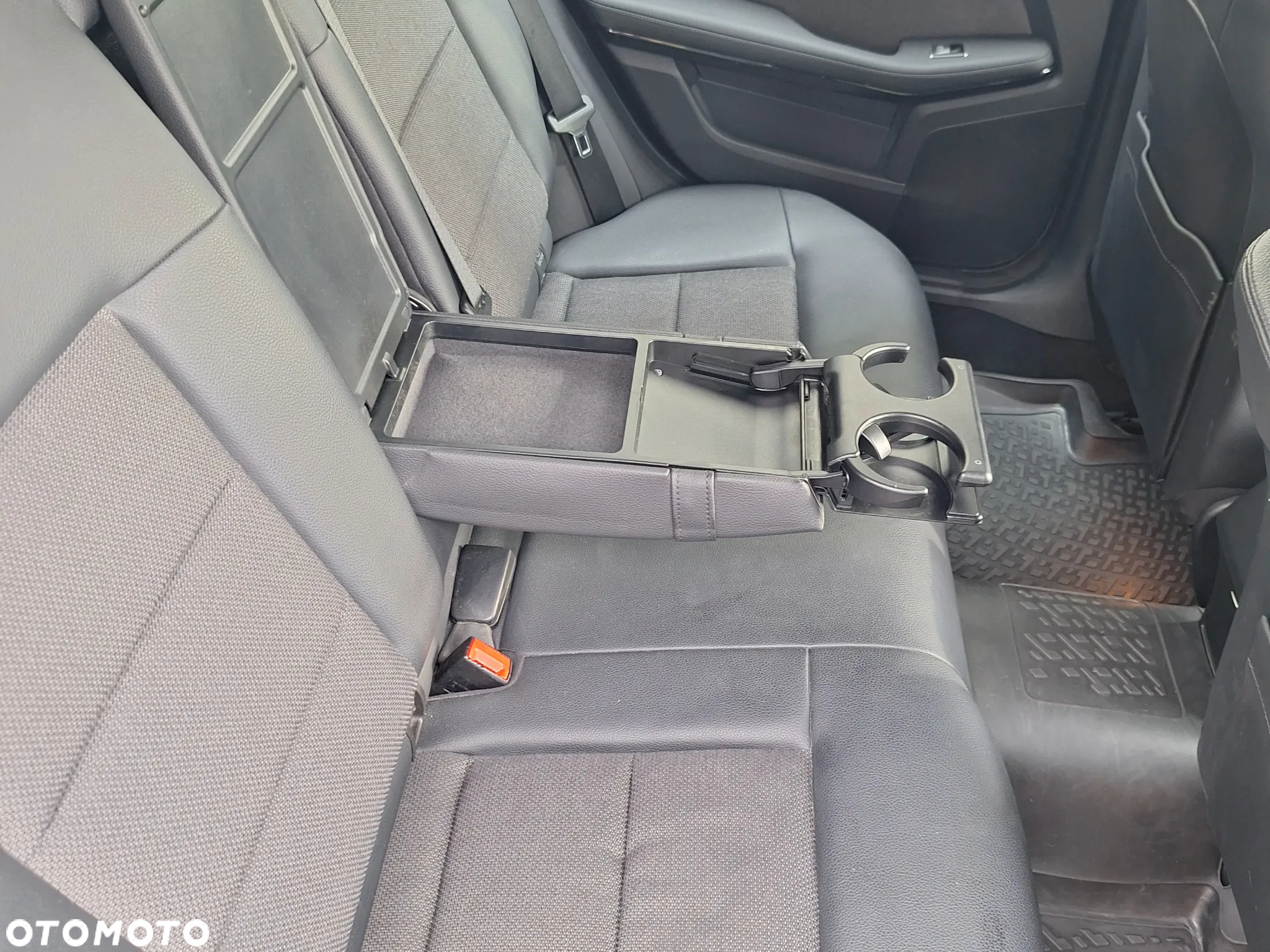 Mercedes-Benz Klasa E 220 CDI BlueEff Avantgarde - 20