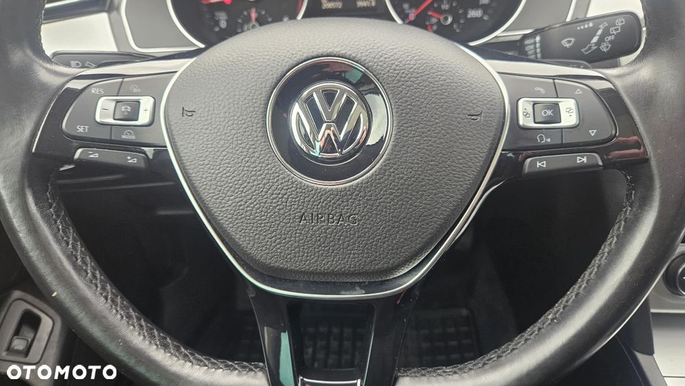 Volkswagen Passat - 18