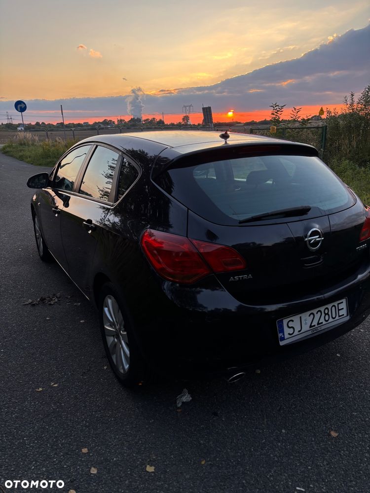 Opel Astra IV 1.6 T Cosmo - 9
