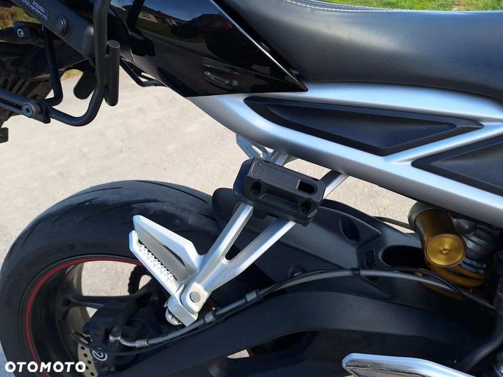 Triumph Street Triple - 15