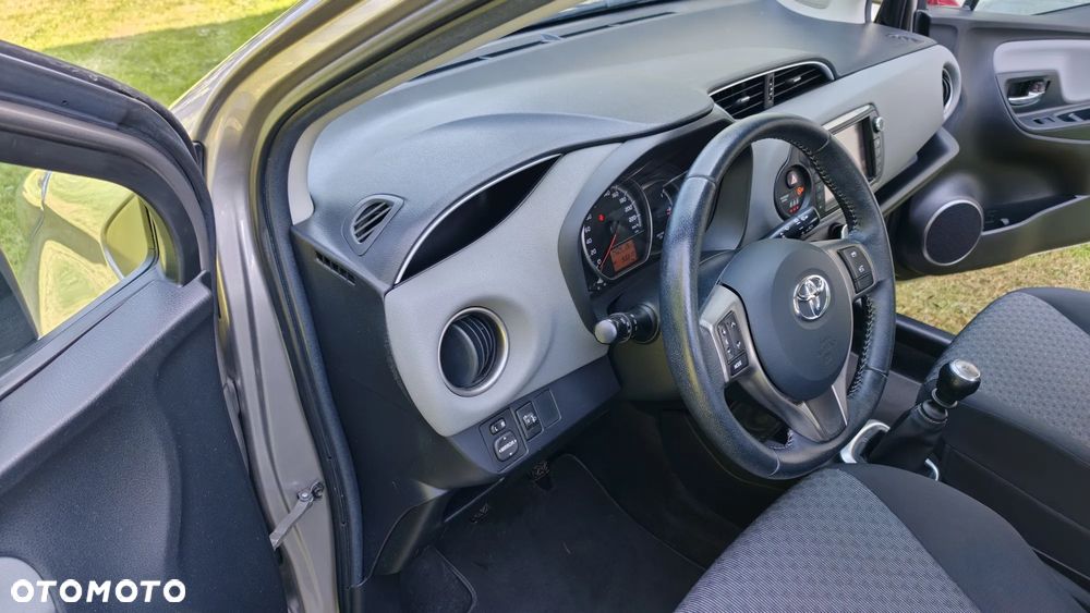 Toyota Yaris 1.33 Premium EU6 - 23