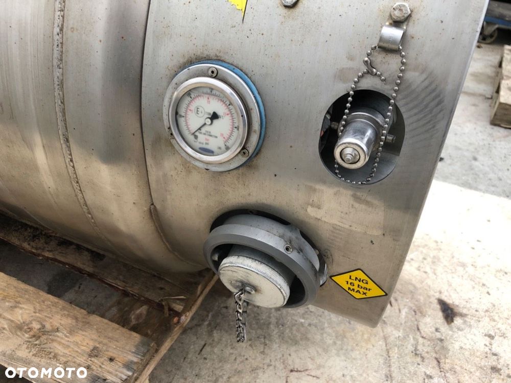 ZBIORNIK PALIWA GAZU LNG  SCANIA L,P,G,R,S - series 2016 - 2022 R410 302 kW [411 KM] 8x4/4 2017 - 3