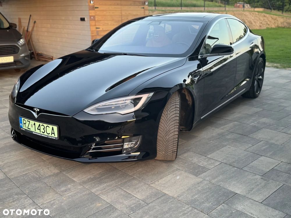 Tesla Model S - 7