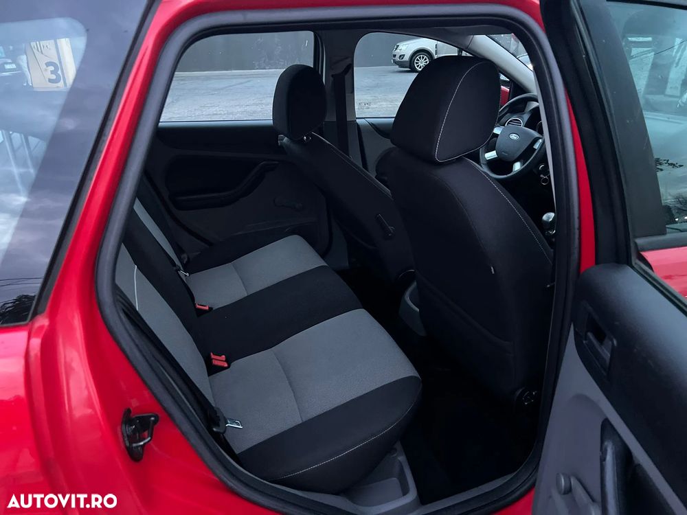 Ford Focus 1.6 TDCi ECOnetic 99g Start-Stopp-System Champions Edition - 8