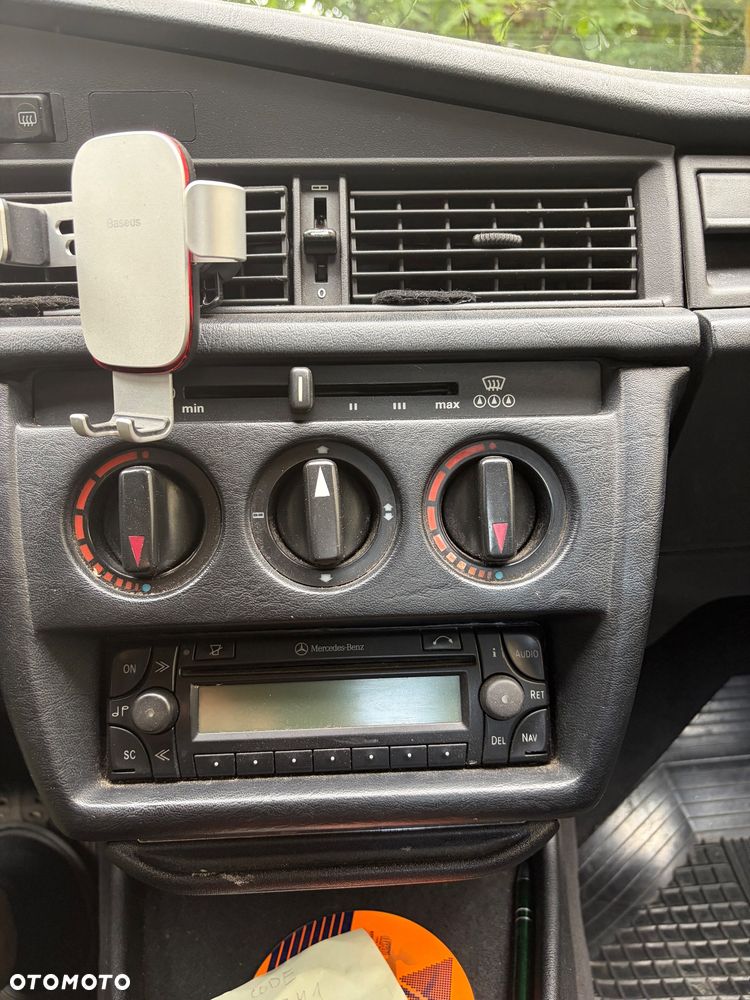 Mercedes-Benz W201 (190) - 11