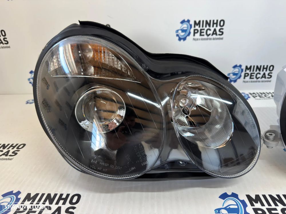 Faróis frontais Mercedes (W203) Fundo Preto - 4