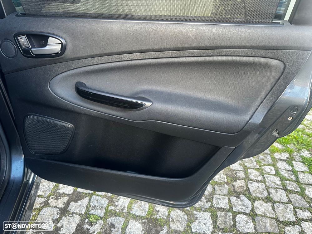 Ford S-Max 2.0 TDCi Titanium 7L - 43