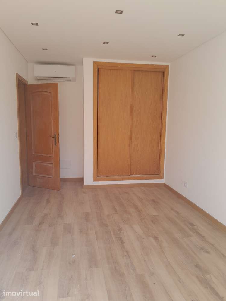 T4 Remodelado Faro ao ano - Grande imagem: 2/3