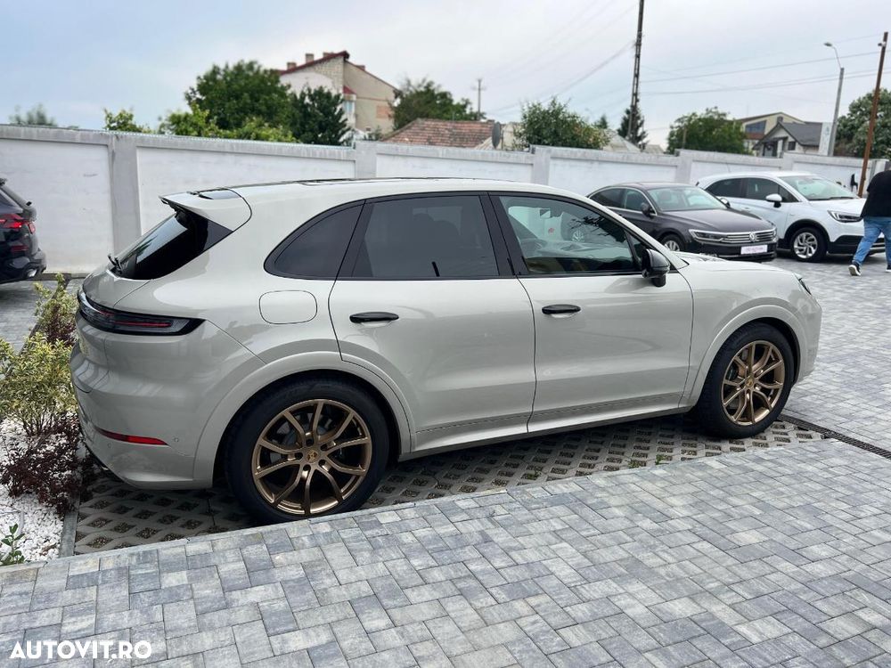 Porsche Cayenne - 4