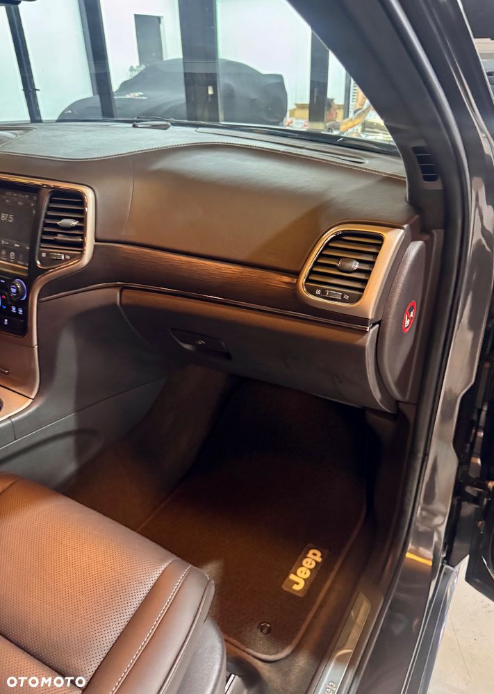 Jeep Grand Cherokee 5.7 V8 HEMI Summit - 31