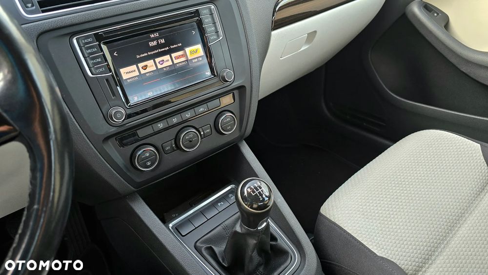 Volkswagen Jetta 1.4 TSI BMT Comfortline - 28