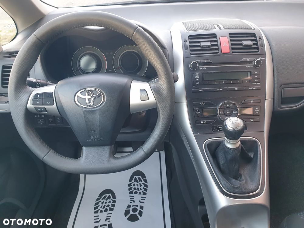 Toyota Auris - 13