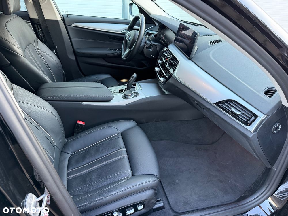 BMW Seria 5 520d xDrive Sport - 9