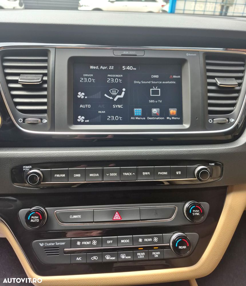 Kia Carnival - 24