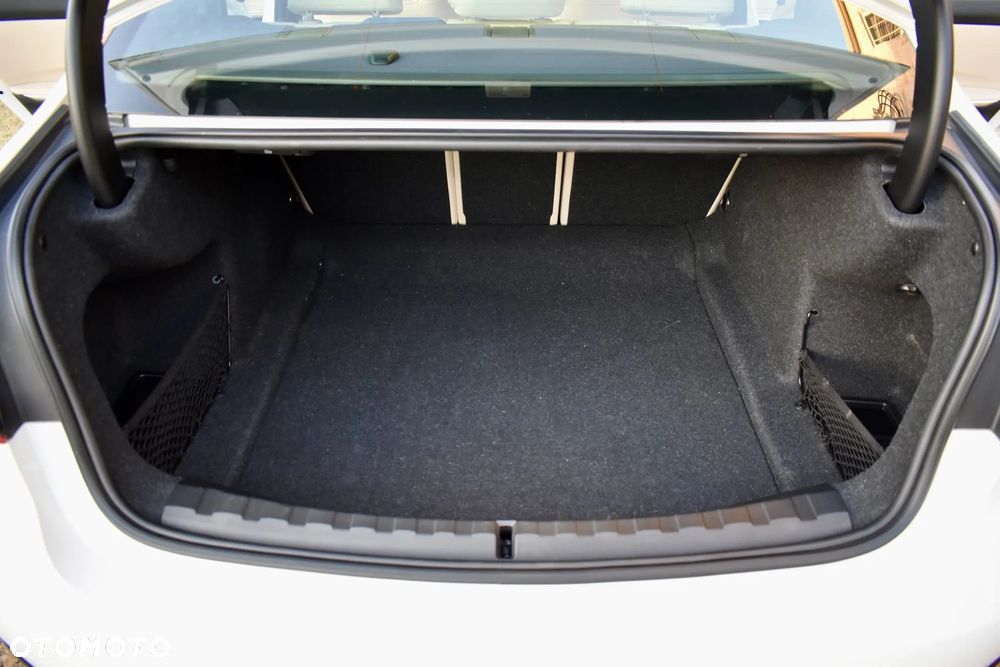 BMW Seria 3 330i - 33