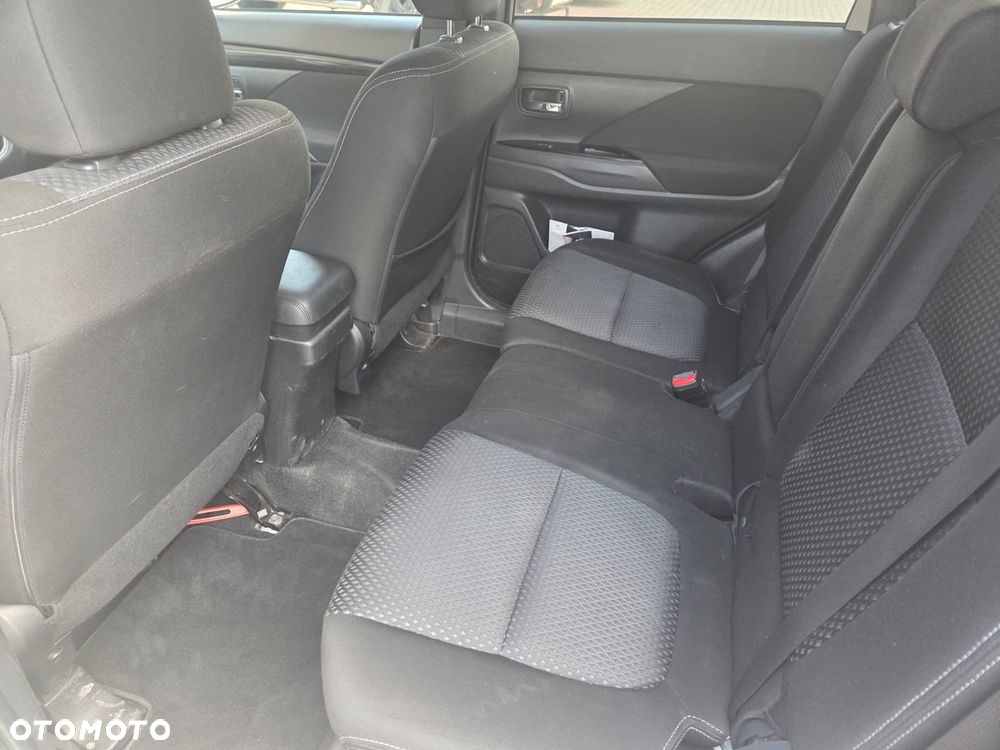 Mitsubishi Outlander - 14