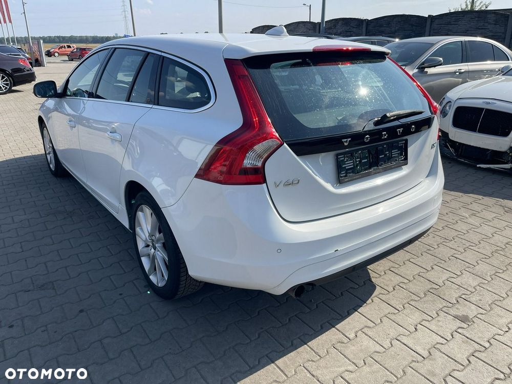 Volvo V60 D2 Momentum - 2