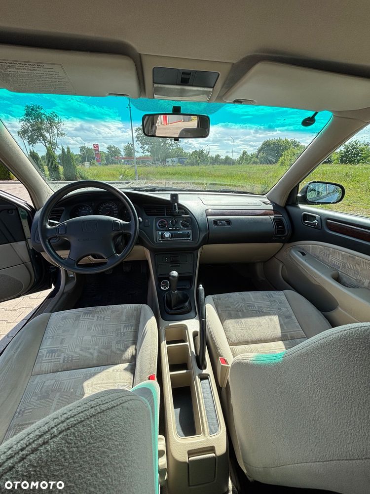 Honda Accord 1.8i LS - 12