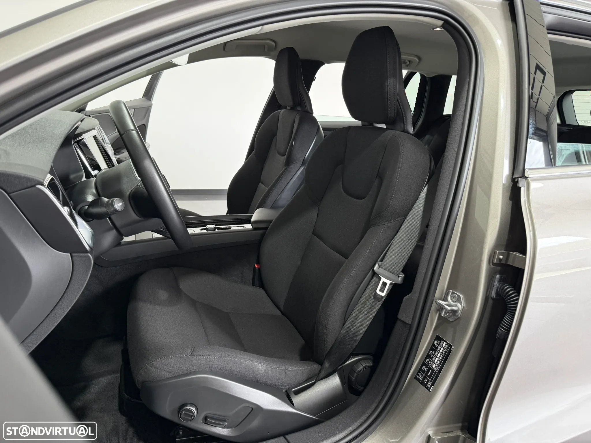 Volvo V60 2.0 B4 Momentum Geartronic - 6