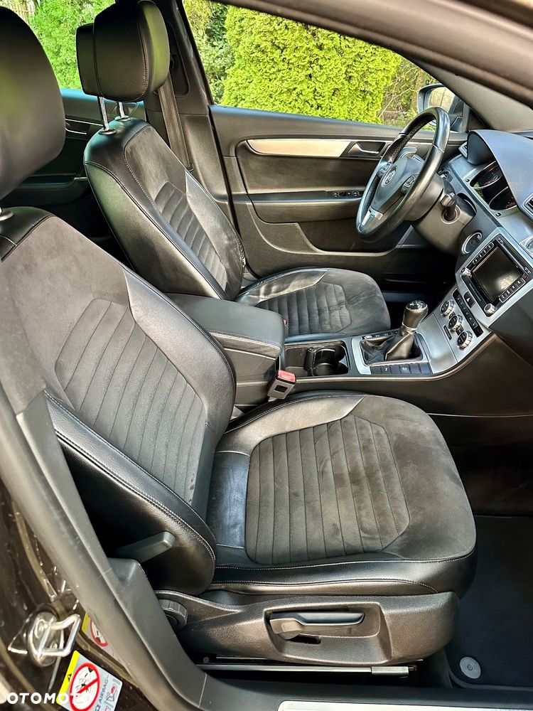 Volkswagen Passat Variant 2.0 TDI BlueMotion Technology Highline - 18