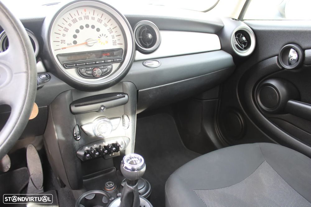 MINI 3 Portas One D - 14