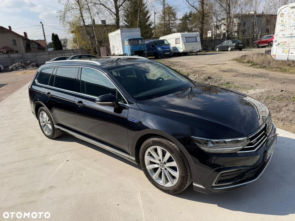 Volkswagen Passat - 1