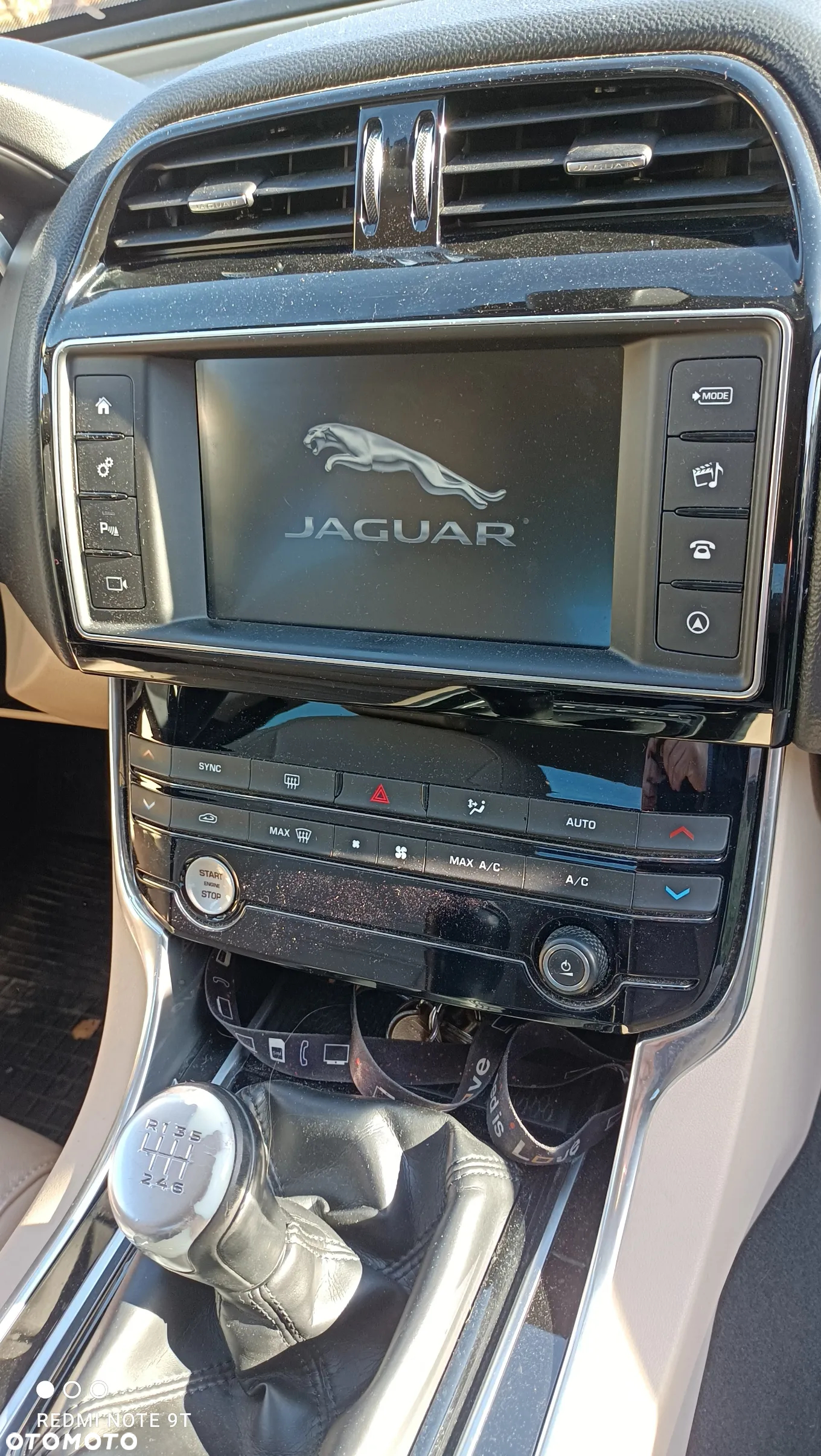 Jaguar XE - 19