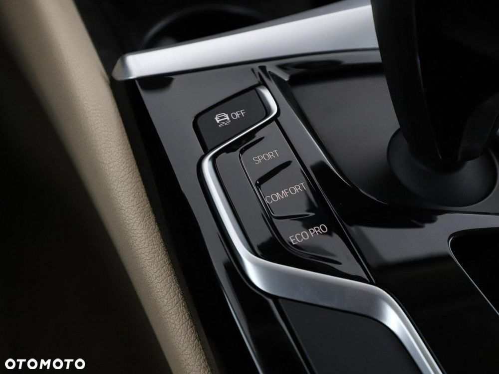 BMW Seria 5 520d xDrive - 33