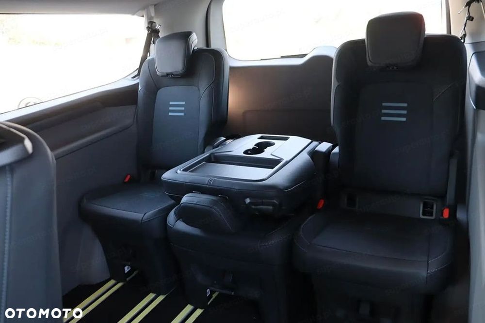 Ford Tourneo Custom - 14