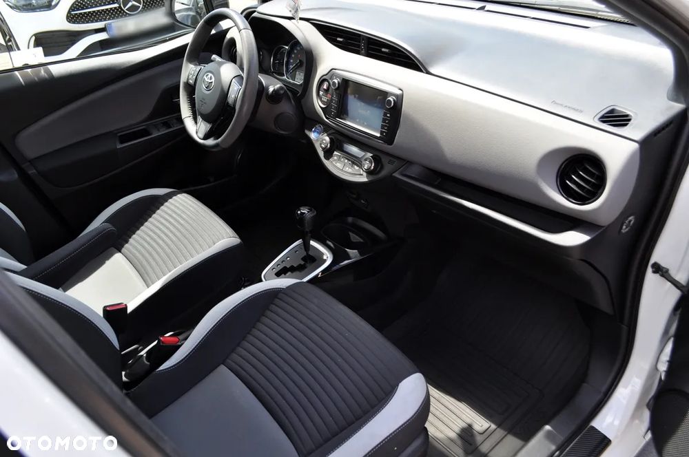 Toyota Yaris Hybrid 100 Selection Platinum - 30