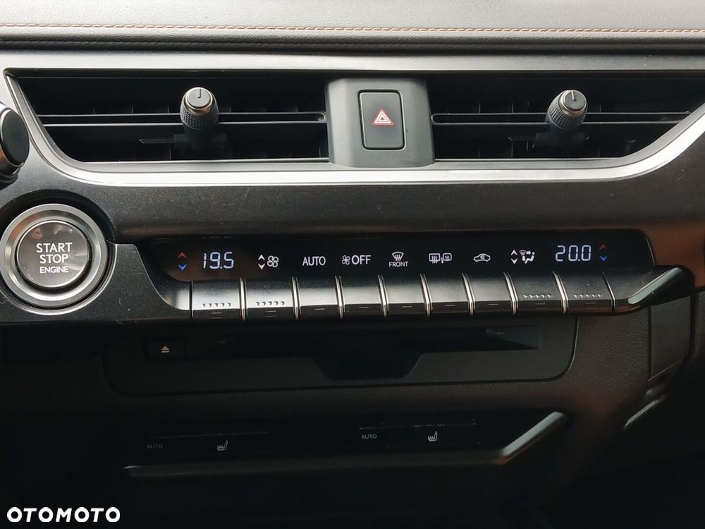 Lexus UX - 24