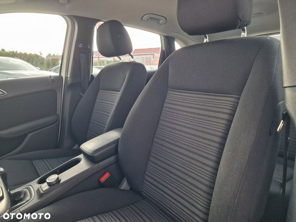 Mercedes-Benz Klasa B 180 Edition - 18