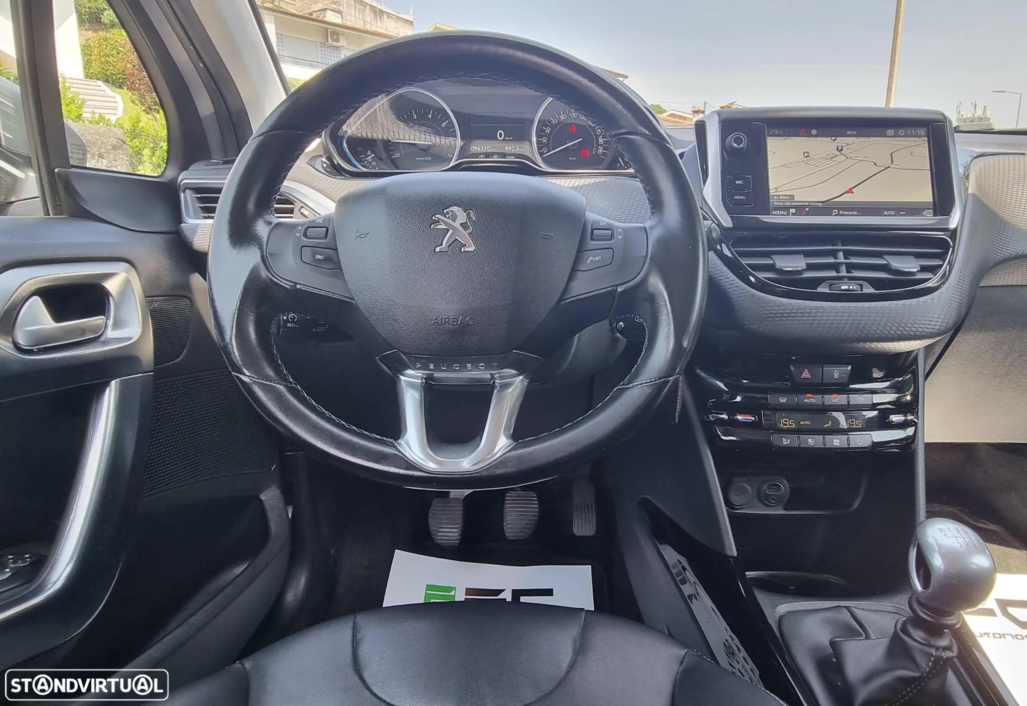 Peugeot 2008 1.2 PureTech Allure - 14