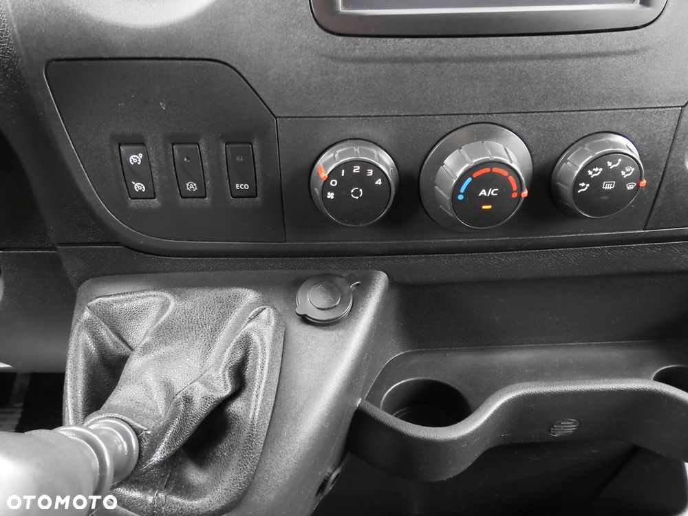 Renault MASTER PLANDEKA 8 PALET WEBASTO TEMPOMAT NAWIGACJA KLIMATYZACJA PNEUMATYKA  170KM - 35