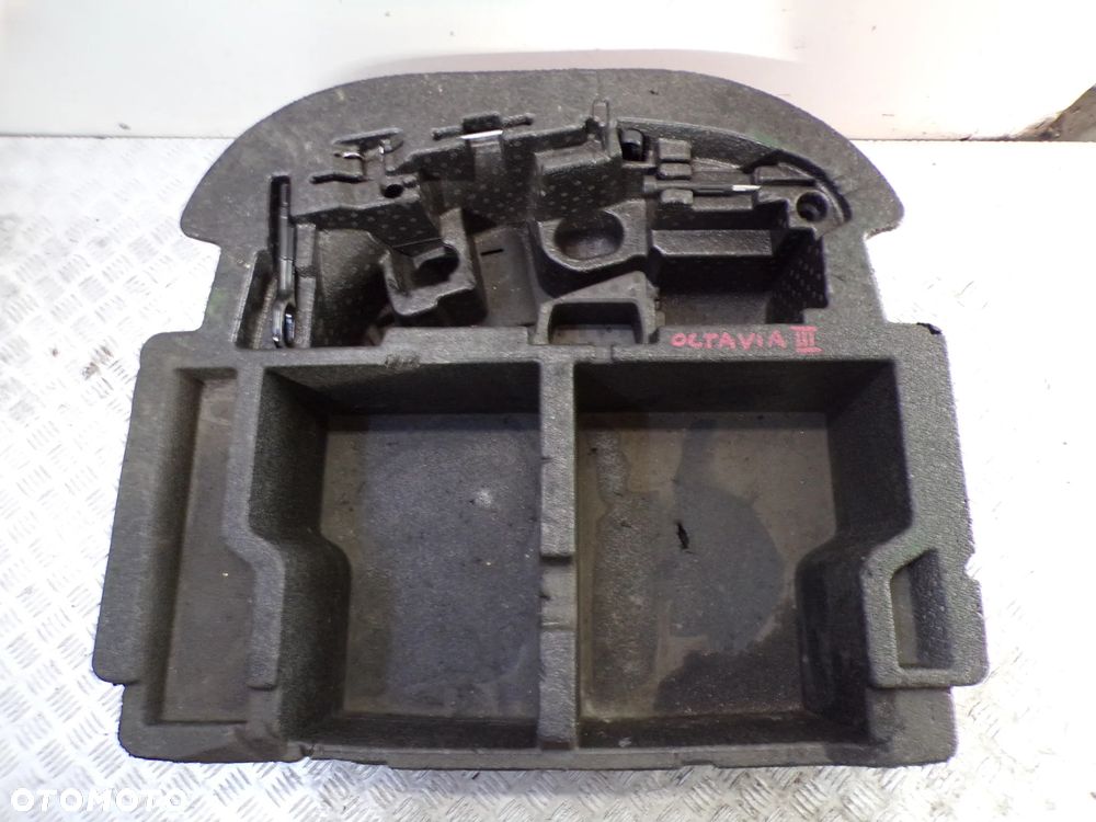 ZESTAW NAPRAWCZY STROPIAN KOŁA ZAPASOWEGO SKODA OCTAVIA III 5E5863957A - 2