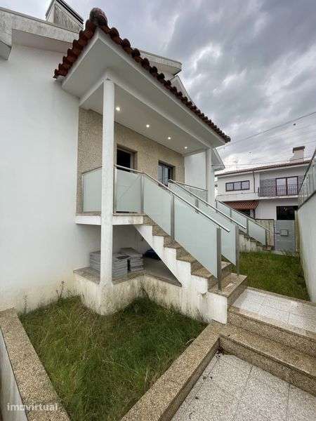 Arrendo andar moradia T3 com garagem em S Vitor