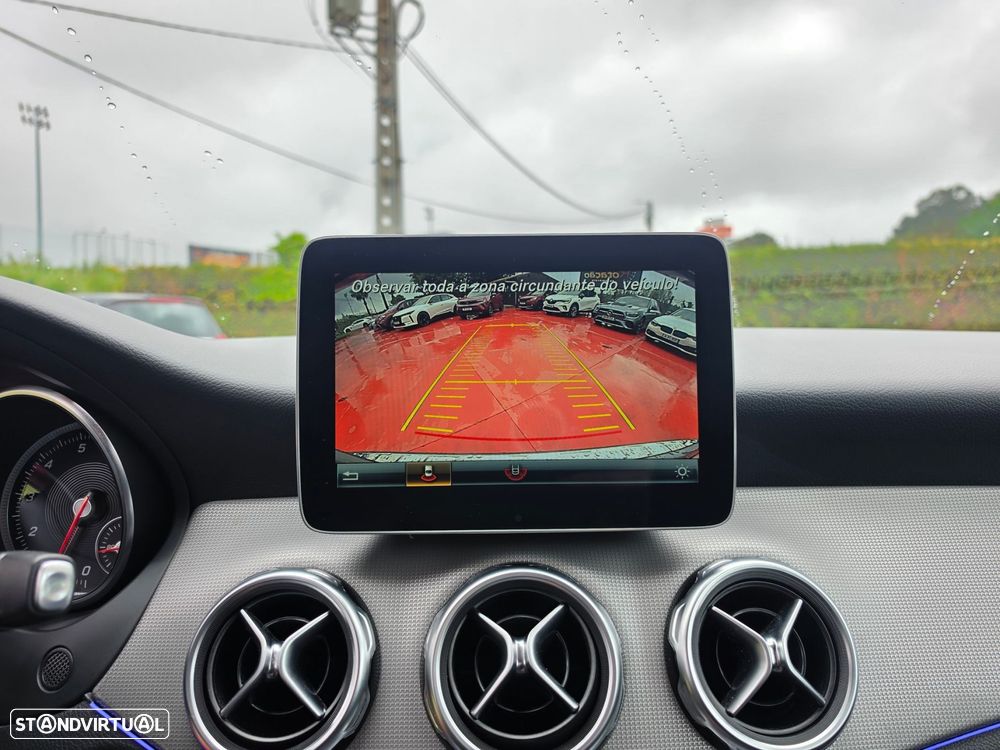 Mercedes-Benz GLA 200 Urban Aut. - 42