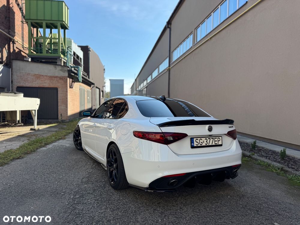 Alfa Romeo Giulia - 8